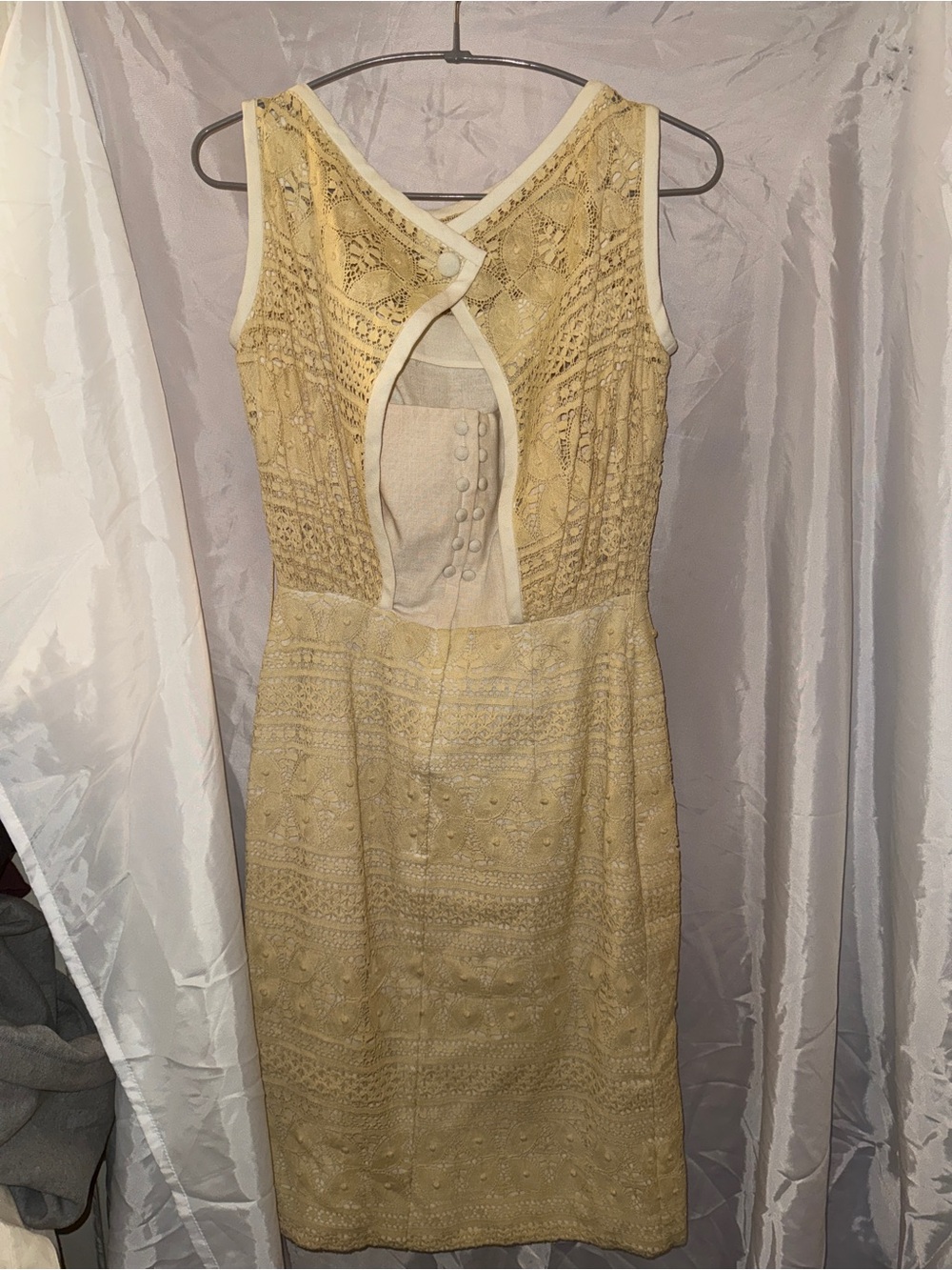 Sleeveless Lace Midi Dress in Soft Yellow with Button-Front Detail